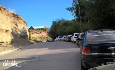Larga fila para cargar combustible