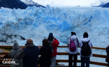Esperando la Ruptura: Sigue aumentando nivel del agua frente al Glaciar