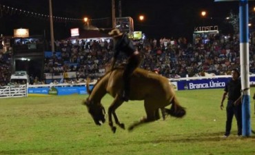 Lucero quiere dejar a Santa Cruz en lo m&aacute;s alto 