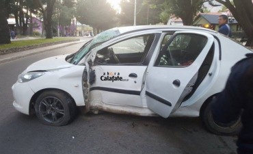 Derrap&oacute; y choc&oacute; contra un poste