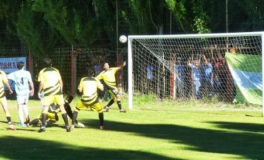 Argentinos del Sur y Ferro empataron sin goles en un mal partido