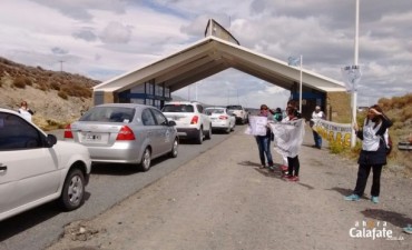 Estatales de El Calafate mostraron la protesta a los turistas