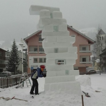 Artista de El Calafate en un festival internacional de Esculturas de Nieve