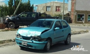 Choque y destrozos en barrio Lago Argentino