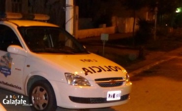 Quiso robar a una mujer con una faca de madera
