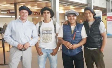 La delegaci&oacute;n de Santa Cruz rumbo a Jes&uacute;s Mar&iacute;a