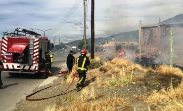 Fuego en un terreno caus&oacute; alarma en vecinos