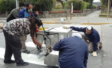 Pintan sendas peatonales durables