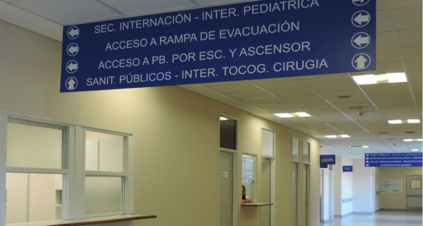 Ex contratados de hospital esperan por renovaci&oacute;n de sus contratos.