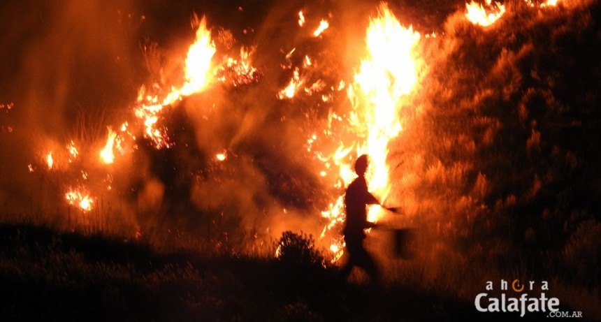 Tres incendios simult&aacute;neos en el mismo ca&ntilde;ad&oacute;n
