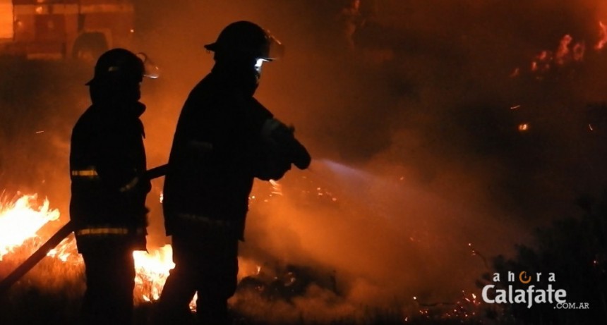 Bomberos salvaron del fuego una casa y galpones 