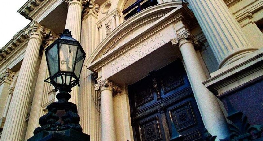 Argentina: turistas extranjeros necesitan autorizaci&oacute;n para comprar d&oacute;lares