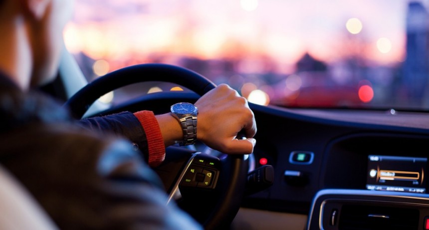 Remiseros alertan sobre transportes truchos 