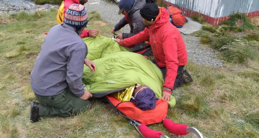 VIDEO y FOTOS. El rescate de turista accidentada en im&aacute;genes