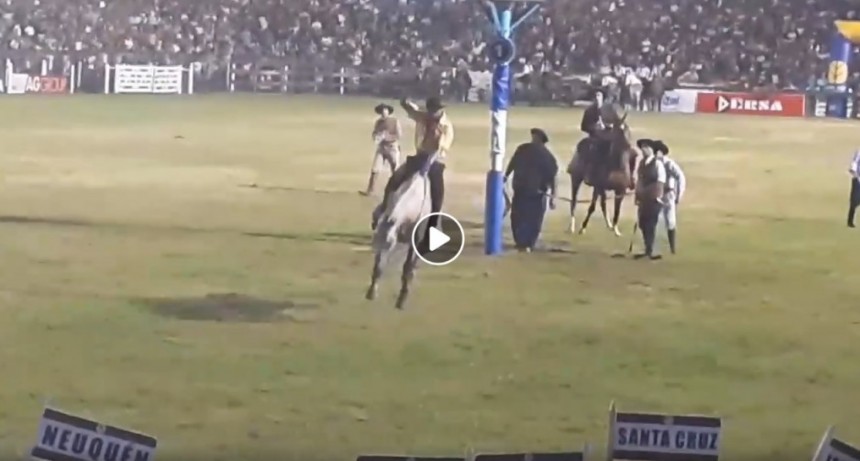 VIDEOS. Dos buenas montas y una ca&iacute;da en la primera noche de Jes&uacute;s Mar&iacute;a