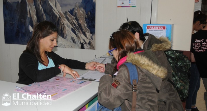 El Chalt&eacute;n. Recaban datos para la estad&iacute;stica de Turismo  