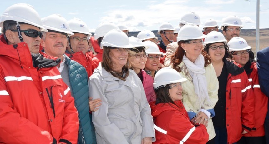 Cristina Fern&aacute;ndez y Alicia Kirchner visitaron las obras de la represa