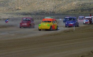 Se corre el Gran Premio del Lago de automovilismo
