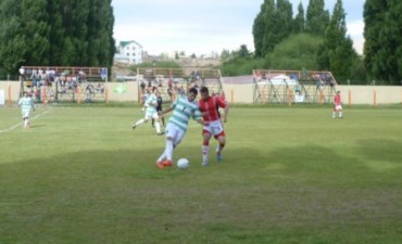 Argentinos del Sur perdi&oacute; ante Defensores del Carmen y se complica