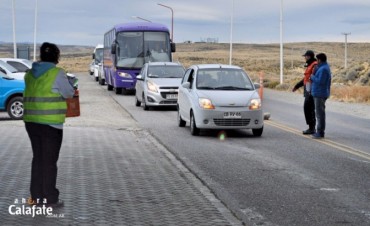   Mas de 1.000 veh&iacute;culos llegaron este s&aacute;bado