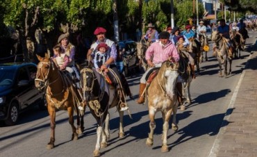 Arranc&oacute; el Festival de Jineteada en la Fiesta del Lago Argentino