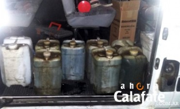 Detienen transporte de pasajeros que llevaba carga de combustible