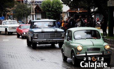 Desfile de Autos Antiguos, un cl&aacute;sico de la Fiesta del Lago