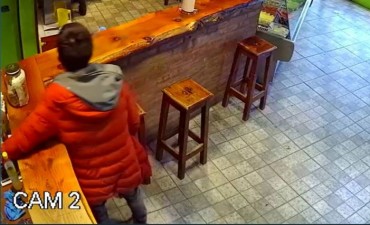 Qued&oacute; filmado cuando estaba robando 