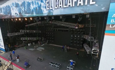 Con m&aacute;s pantallas e iluminaci&oacute;n ya comienza el armado del escenario