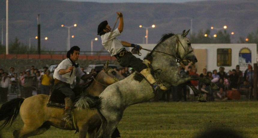 Andrade y Retamal ganadores de la Doma en la Fiesta Nacional del Lago