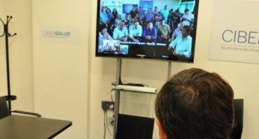 Teleconferencia desde el SAMIC a Latinoam&eacute;rica.