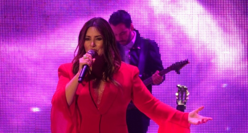 Myriam Hern&aacute;ndez, la nota rom&aacute;ntica de la Fiesta del Lago