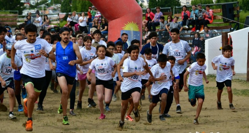 Cada vez m&aacute;s gente en el Cross Running del Lago