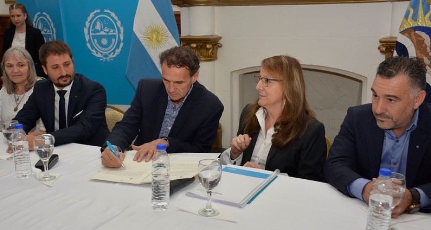 Presentaron Plan Nacional Argentina Hace en Santa Cruz