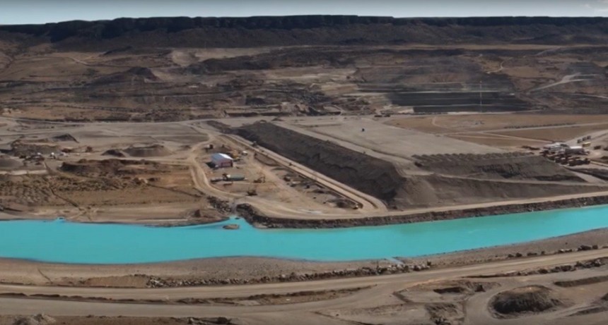 C&oacute;ndor Cliff. Por las grietas ahora quieren construir en la otra margen del r&iacute;o Santa Cruz 