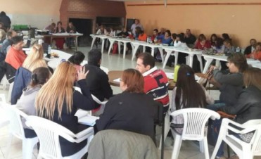 Secundarios comienzan clases con paro.