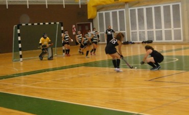 Arranc&oacute; la Liga Santacruce&ntilde;a de Hockey Pista 2015.