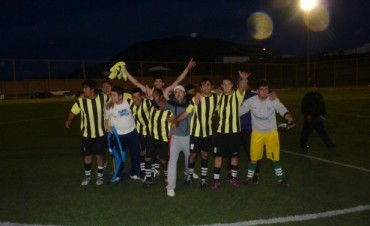 En un partido vibrante Gendarme le gan&oacute; al Lago