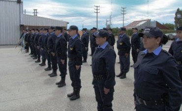 Polic&iacute;a confirma el curso de agentes con cambios en planes de estudios.