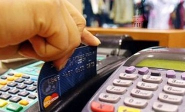Gast&oacute; m&aacute;s de $ 25 mil con la tarjeta que encontr&oacute;