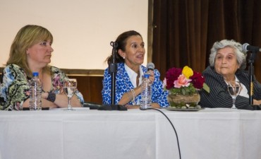 Homenaje a las mujeres en su d&iacute;a