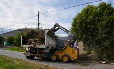 Cuadrillas de limpieza seguir&aacute;n recorriendo los barrios
