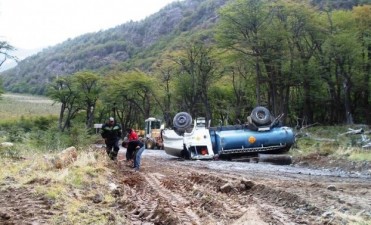 Volc&oacute; un cami&oacute;n de Vialidad Provincial