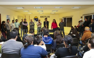 Vecinos y funcionarios se reunieron por los servicios.