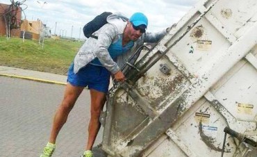 Atleta y recolector de residuos pide a la comunidad.