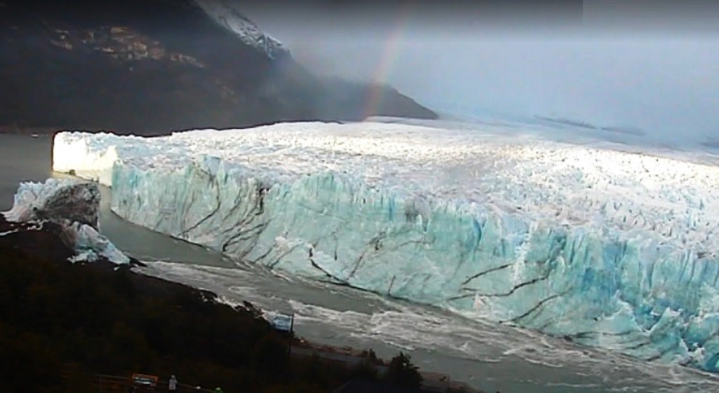 RUPTURA: El puente de hielo cayó de noche