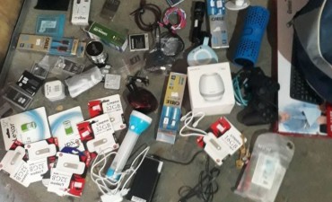 Allanamientos por robo a un local de celulares