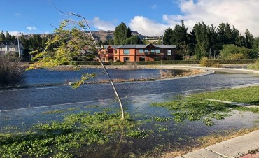 FOTOS: El agua avanza en varios tramos de El Calafate