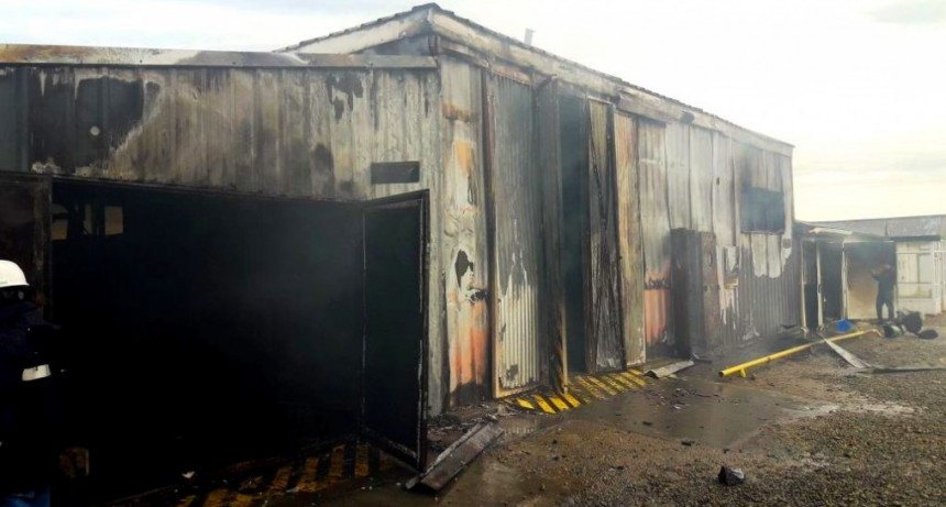 La Esperanza. Incendio en el Yacimiento Boleadoras