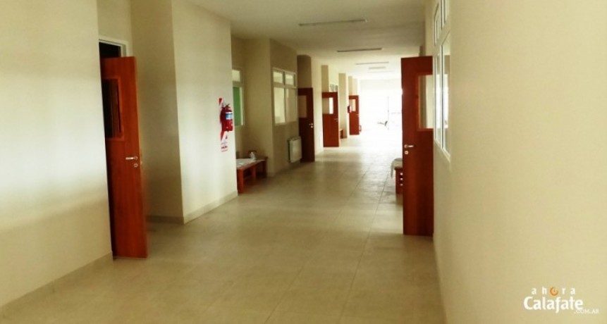Idas y vueltas por una obra en  un colegio